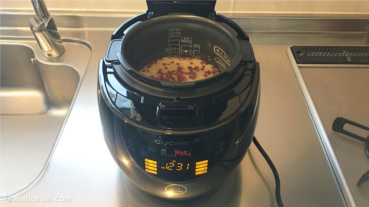 炊飯器にセットした酵素玄米